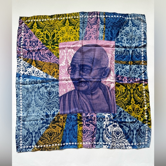 Inoui Toosh Luxe 100% Silk Scarf 70*70 Cm NWT - Picture 1 of 4